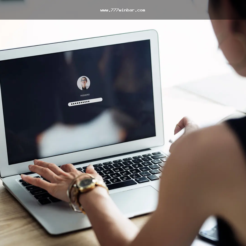 Tela de login em celular com destaque para senha forte e acesso seguro
